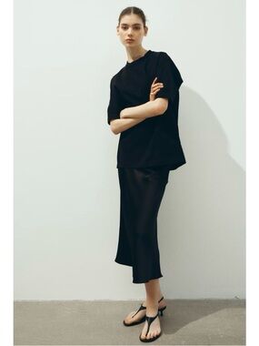 H&M Satin Midi Skirt in Black Size Small